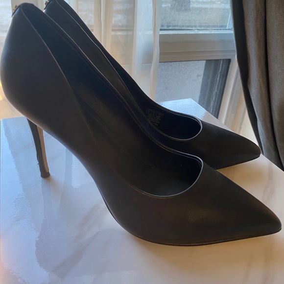 GUESS HEELS - Picture 1 of 5